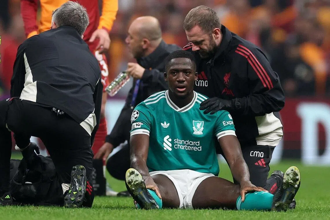 利物浦中卫科纳特（绿衣）本赛季发挥低迷，对球队连续几场的失球都有责任。（路透社）