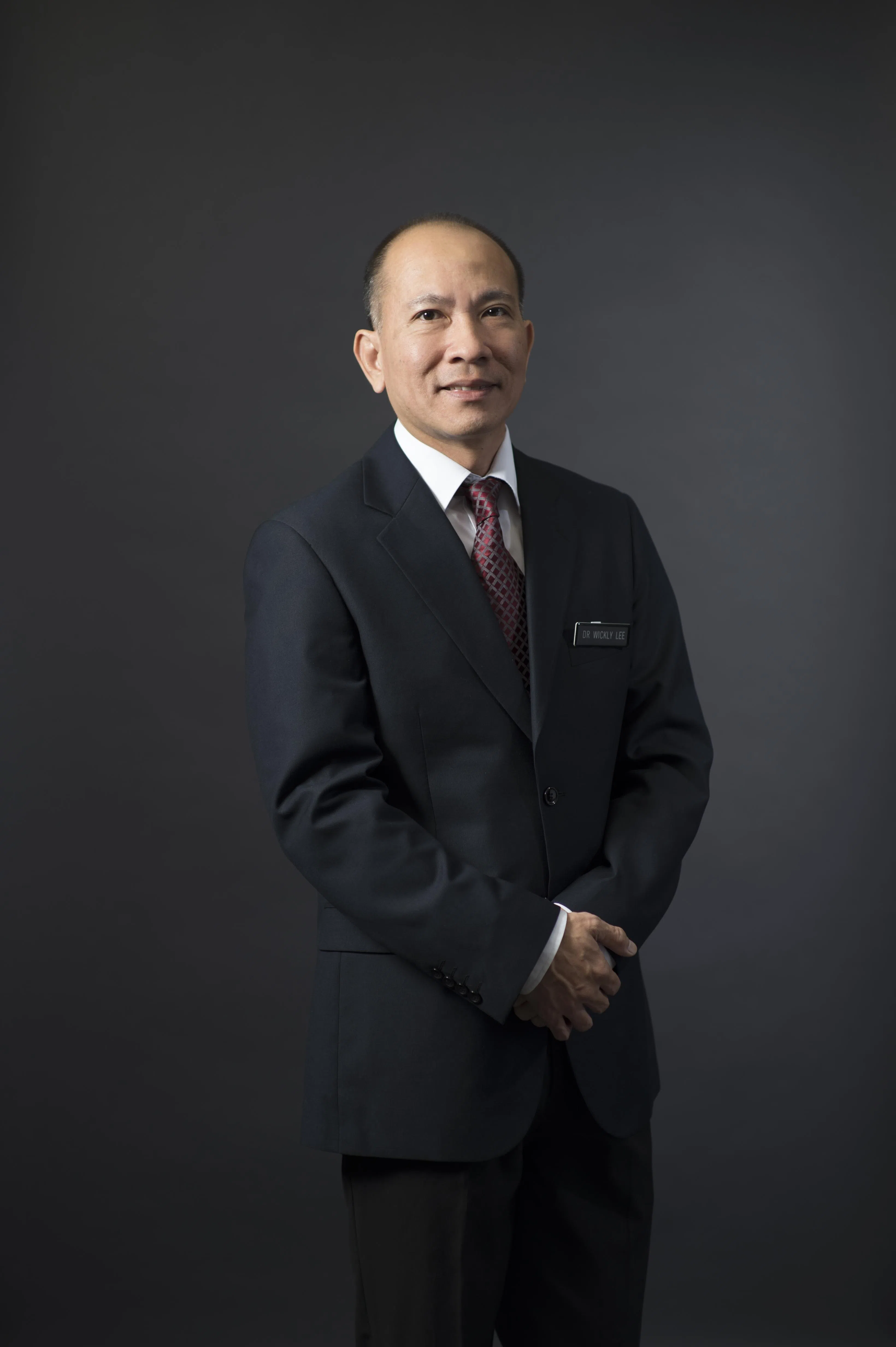 除了注意饮食，李威里医生每天晚餐后会散步至少15分钟，每周也会练习气功。（受访者提供）