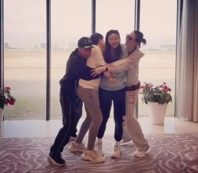 甄子丹爱女考进伯克利音乐学院，全家人为她欢呼。（取自IG）