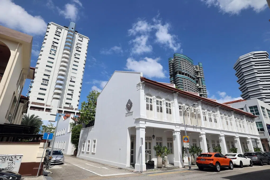 Sultan Heritage酒店位于布业中心对街，是一家旧楼翻新的四星级精品酒店，网站显示标准房价介于150元至250元。（邝启聪摄）