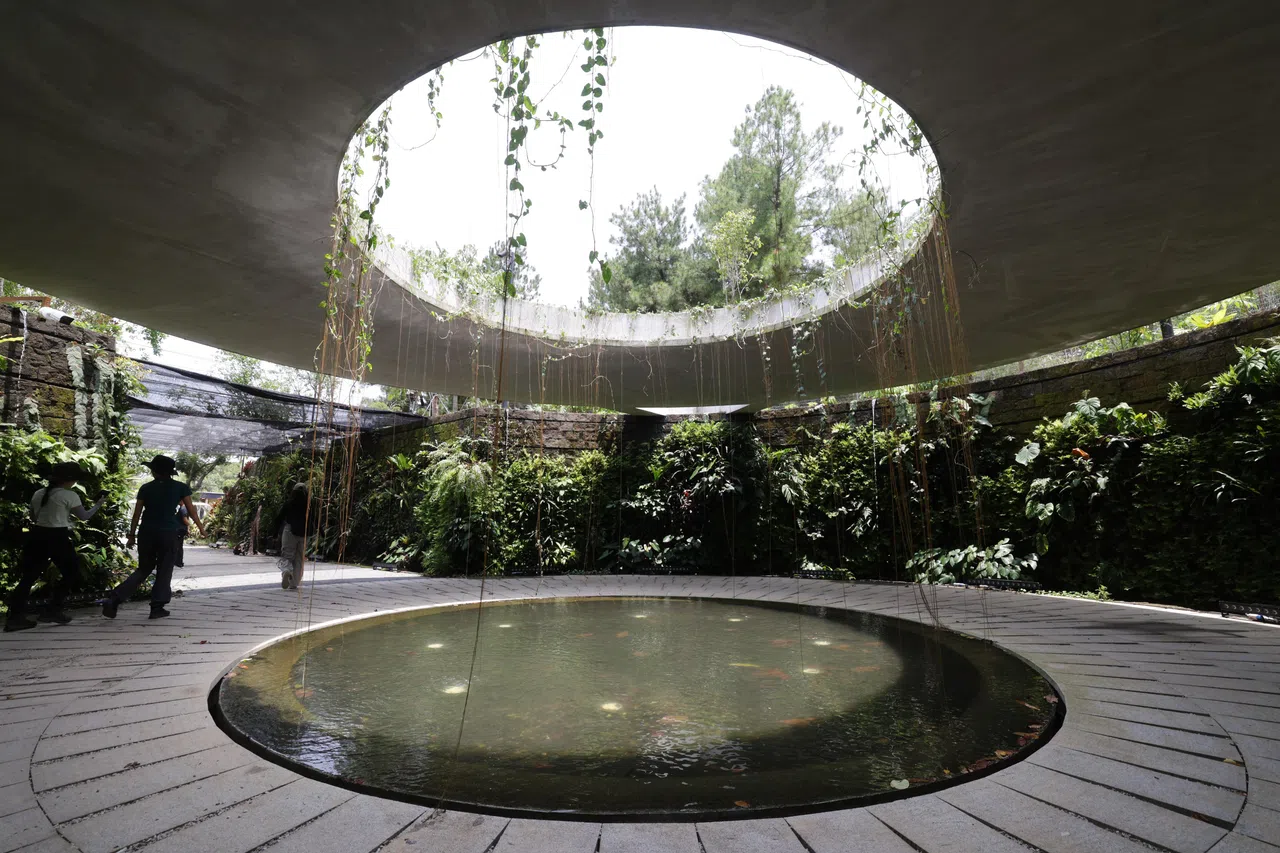 星和园绿谷长廊的主角是这个模拟自然石灰岩洞井的人造洞穴，让访客仿佛置身大自然。（蔡家增摄）