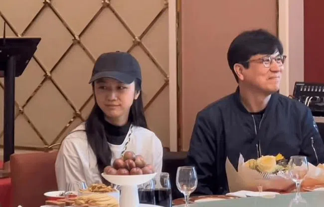 汤唯夫妇现身家宴。（微博）