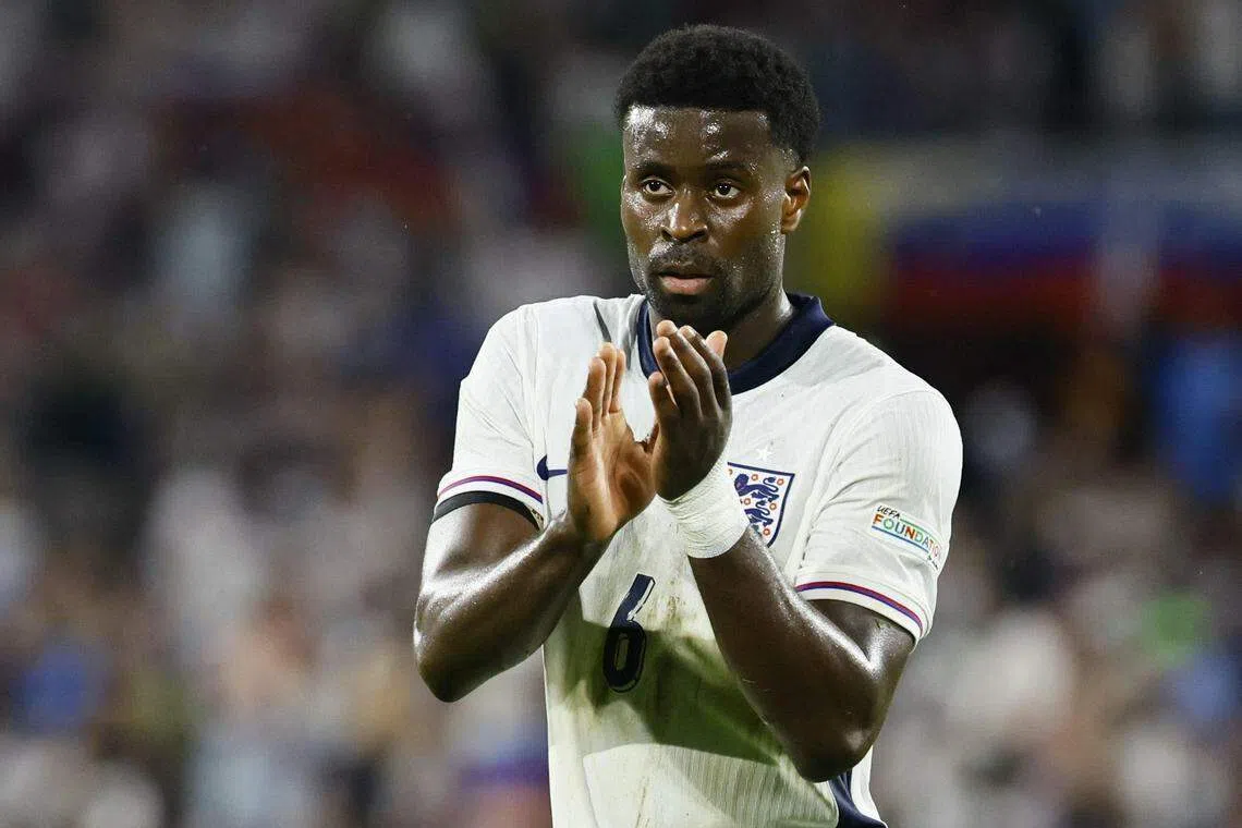 格伊与队友在中卫的位置上配合出色。（路透社）