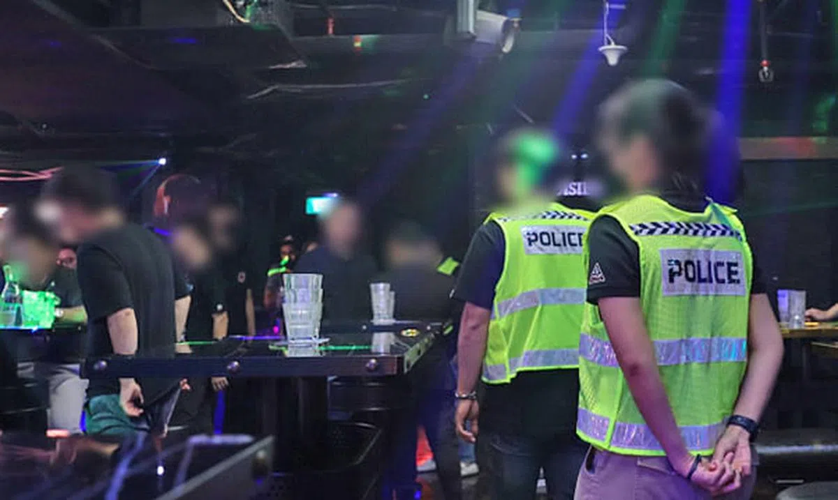 警方上个星期在娱乐场所执法。（警方提供）