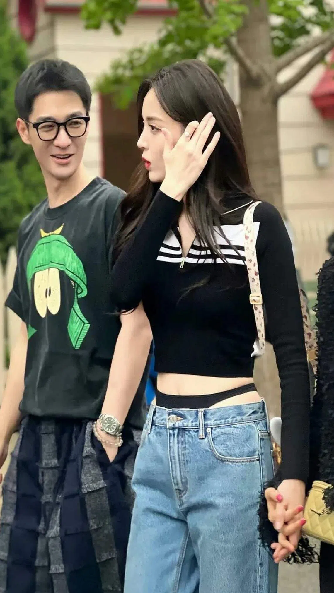 古力娜扎到环球影城游玩。（微博）