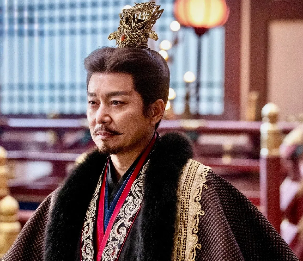 剧中配角阵容很抢眼，包括饰演心思深沉帝王萧武阳的刘奕君。（取自剧集微博）