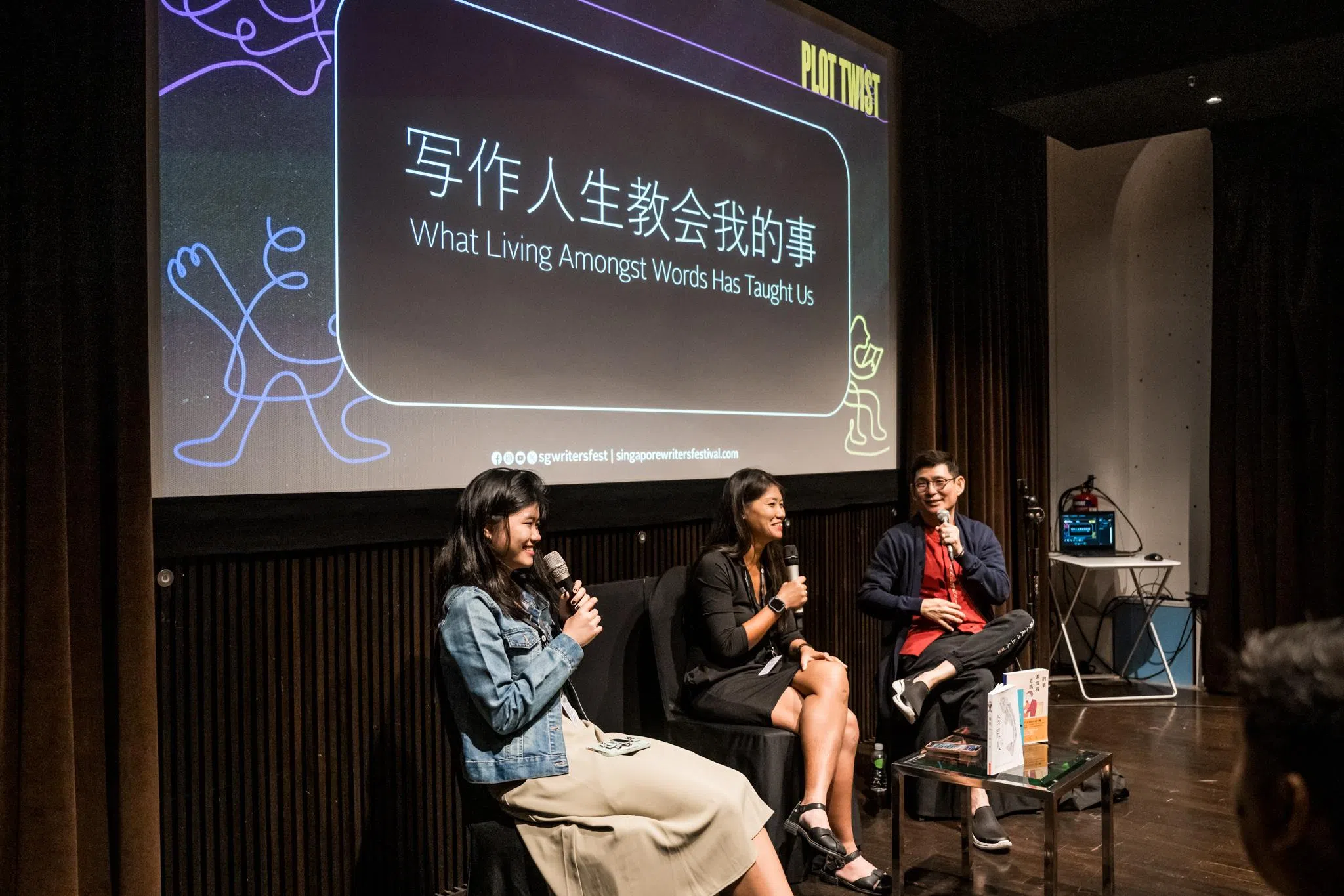 许予希（左起）、小寒与黄明德在作家节活动上分享写作如何处理苦难与伤痛等议题。（作家节提供）