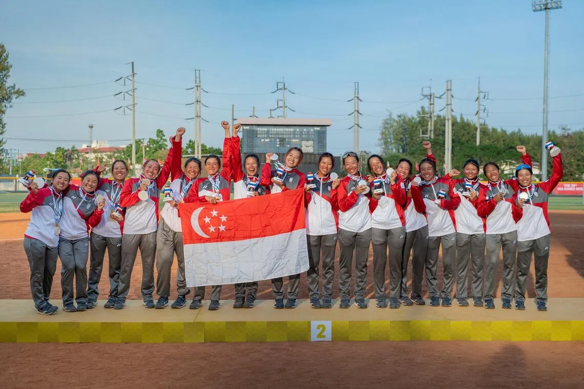 虽然没能阻止菲律宾完成11连冠霸业，但我国垒球女队也是时隔18年再度获得银牌，表现可圈可点。（新加坡体育理事会提供）