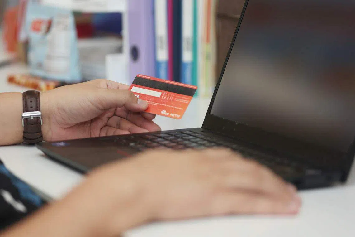 逾八成本地居民每年至少向境外汇款一次| 联合早报