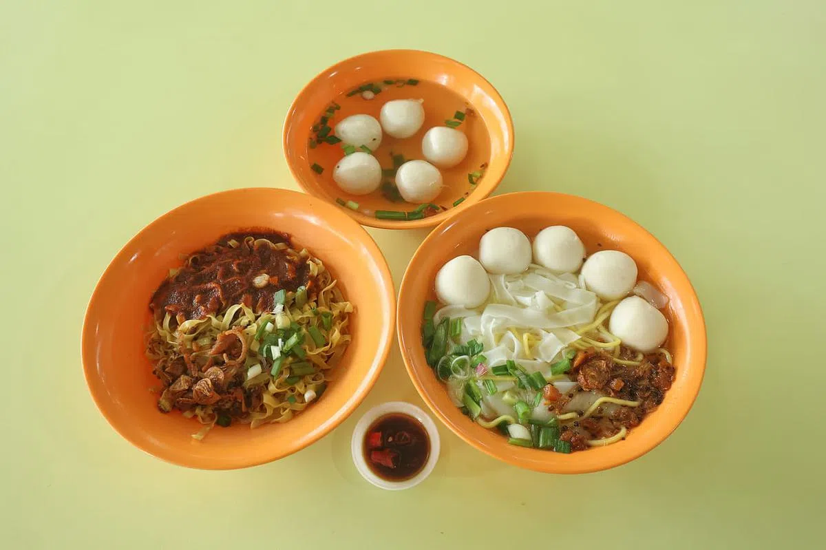 新路潮州鱼圆粿条面，有干、汤选择，每碗鱼丸面有五个自家制作的手工鱼丸。（唐家鸿摄）