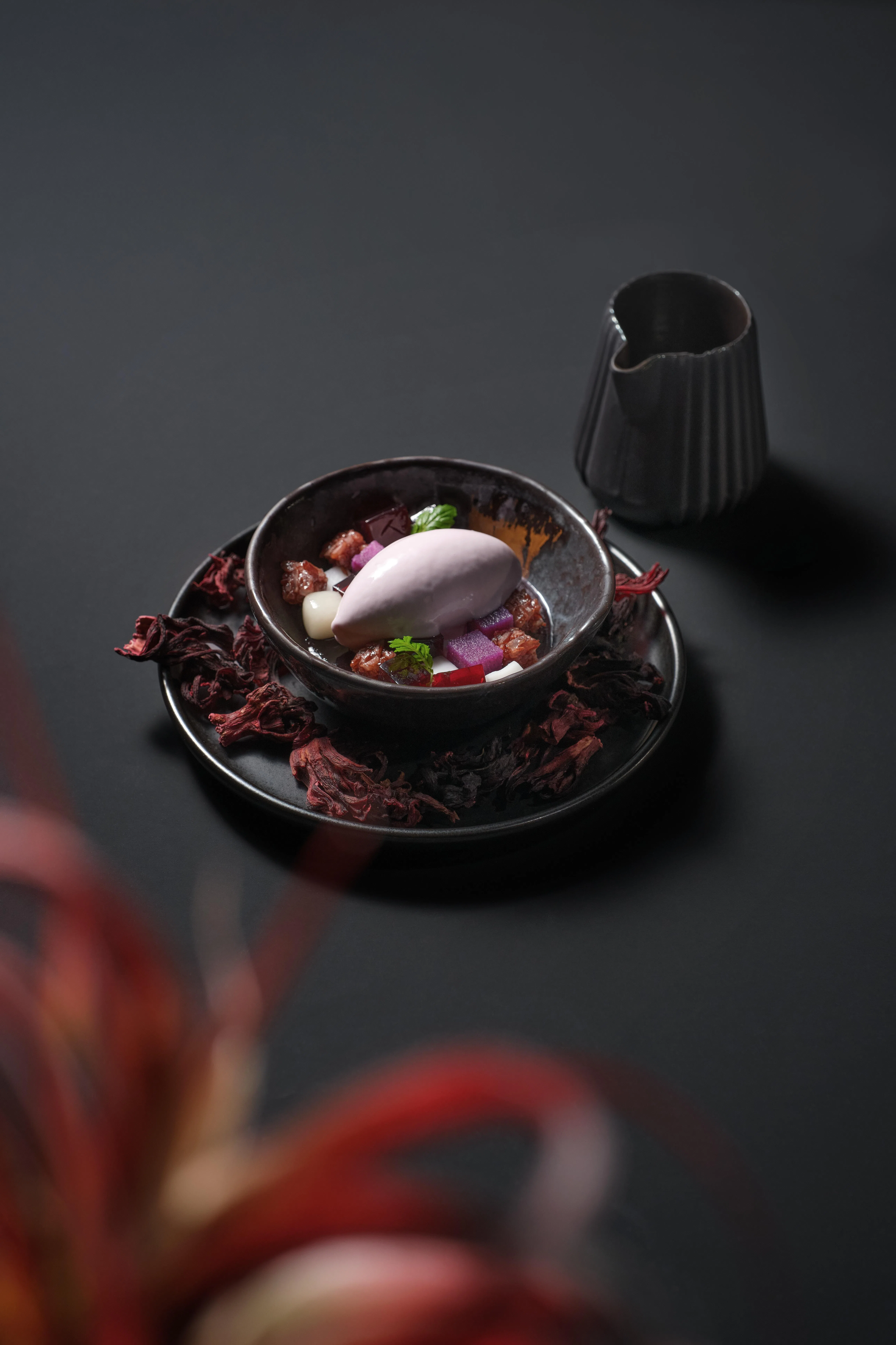 Taro Ice-Cream是创新版摩摩喳喳，芋头冰淇淋配洛神花冻与自酿米酒，微醺甜蜜。（餐馆提供）