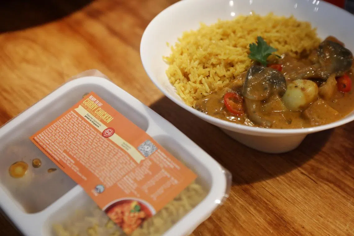 记者试吃时发现，常温食品的口感意外地与加热后的差别不大，只有咖喱鸡肉（图）的辣味在加热后比常温更显著。（海峡时报）