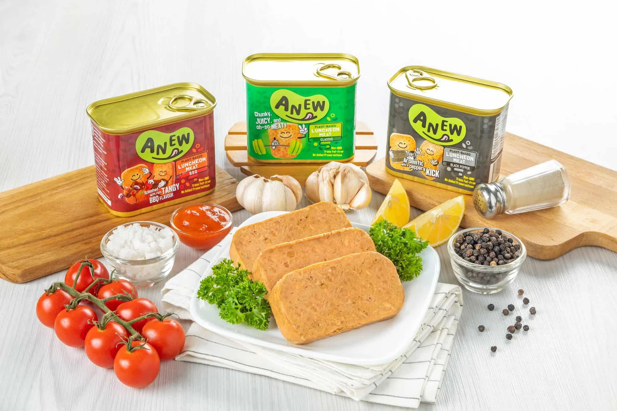 公司利用新加坡企业发展局的企业腾飞计划，与外部顾问伙伴联手，从而强化自身在开创Anew品牌的研发策略。（图/OTS控股集团提供）