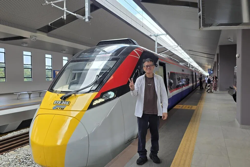 电动列车趟次倍增 教师期待探索马国乡镇 