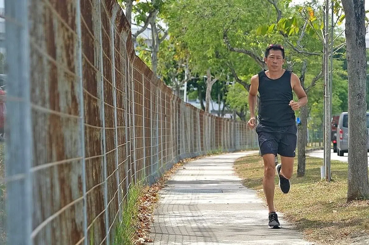 邱继忠坚持每天运动如跑步、游泳、骑脚车等，来保持身体健康，头脑清晰。（图／新报业媒体）
