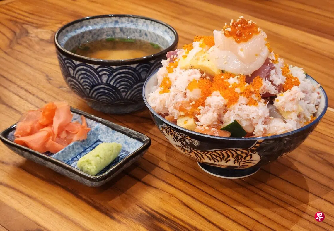 日式海鲜盖饭餐桌上的富士山| 联合早报