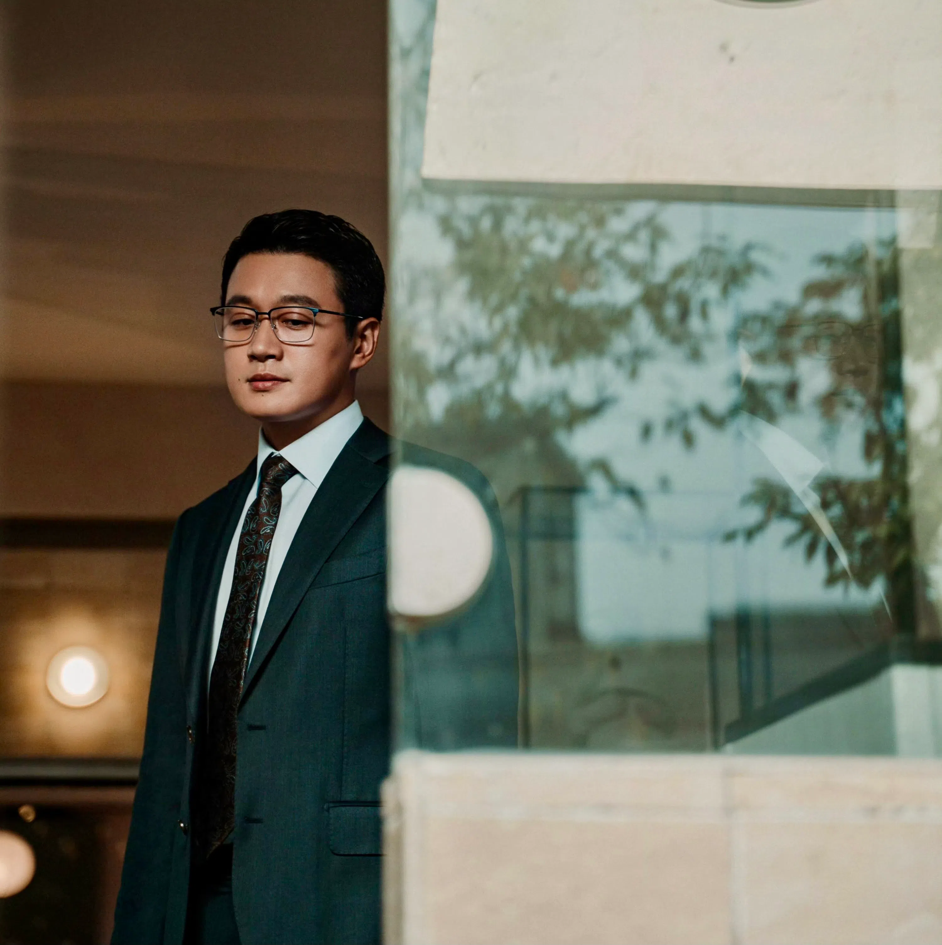 佟大为饰演的作家顾己鸣表里不一，藏有许多秘密。（互联网）