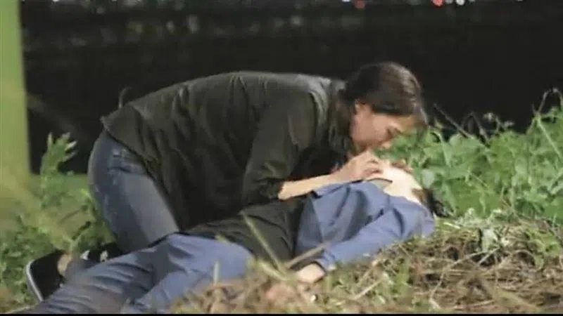 金宣虎疑似和女演员拍戏时起生理反应。（互联网）