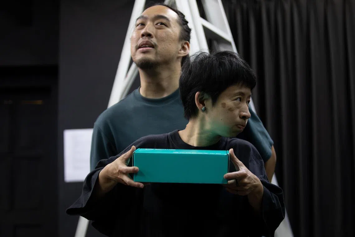 《谈谈》先前分别在新加坡和台湾进行彩排，最近齐聚在经禧艺术中心的十指帮大本营展开联排。（特约沈康雄摄）