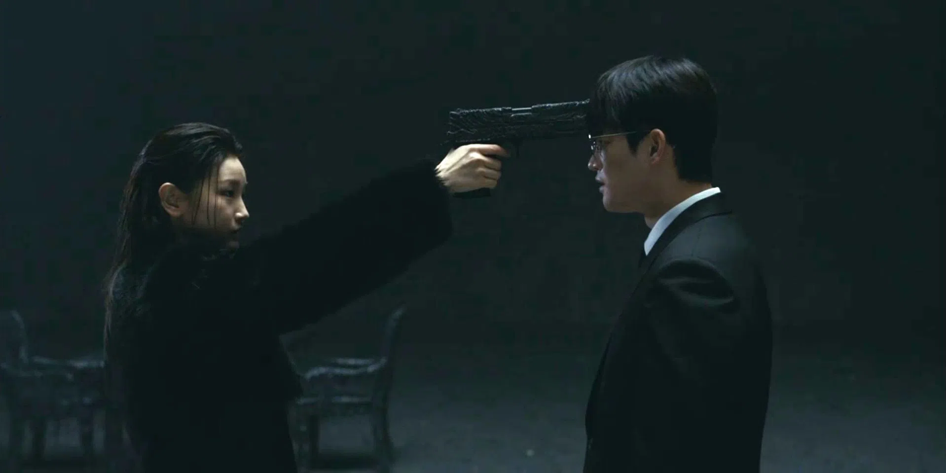 《死期将至》讲述崔怡在（徐仁国饰）大学毕业前面试失败后，结果七年仍然找不到工作，最后选择轻生了结生命。（剧中截图）