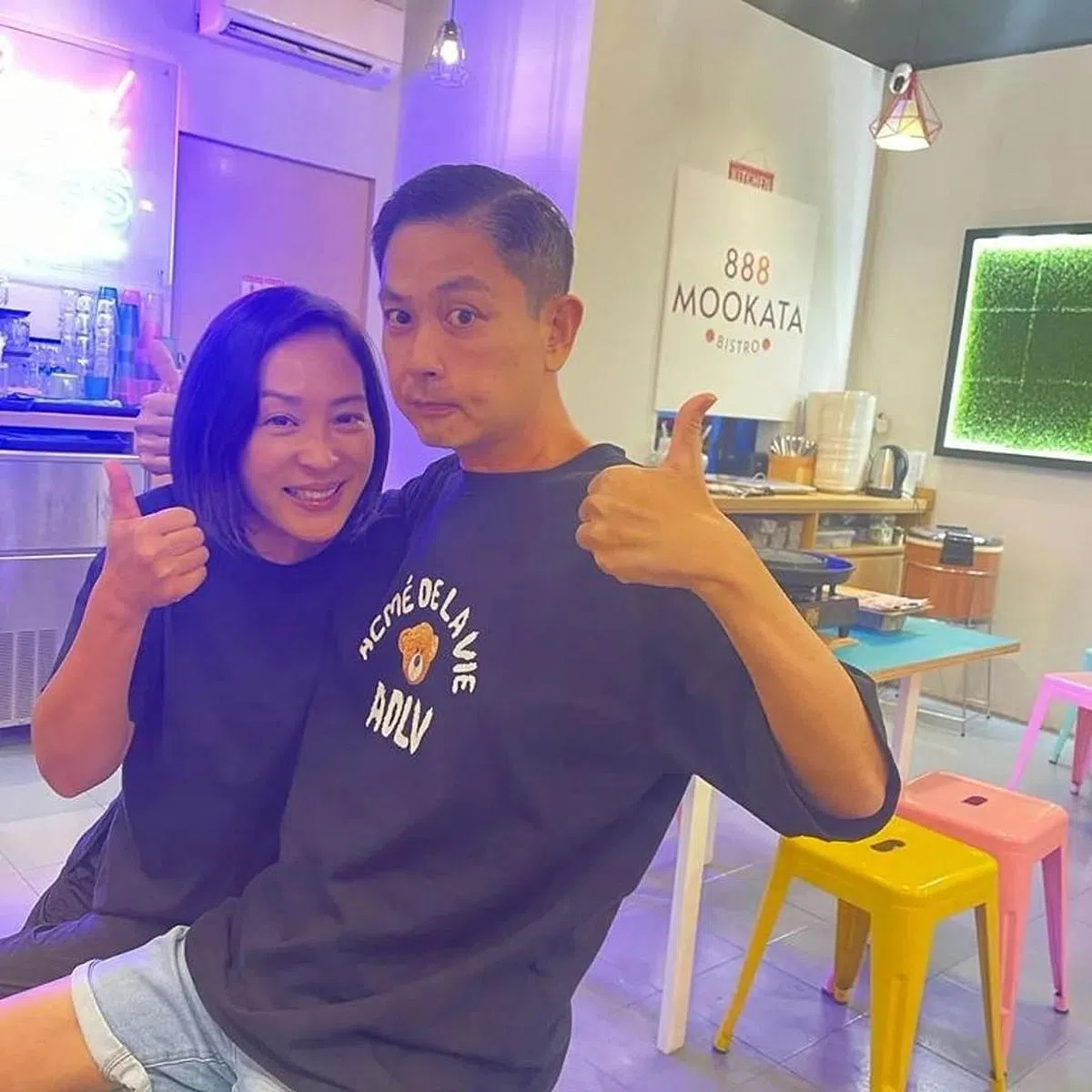 周初明（右）和黎美娴在本地相见欢，两人曾合作1994年的电视电影《铁证柔情》。（取自艺人IG）