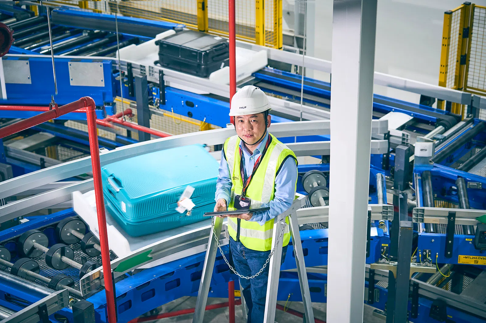 T2扩建项目总监舒辉煌表示，团队在设计和建造新的行李处理系统时，必须非常小心地避免碰到T2现有的机械和电气设施。（图/新报业媒体）