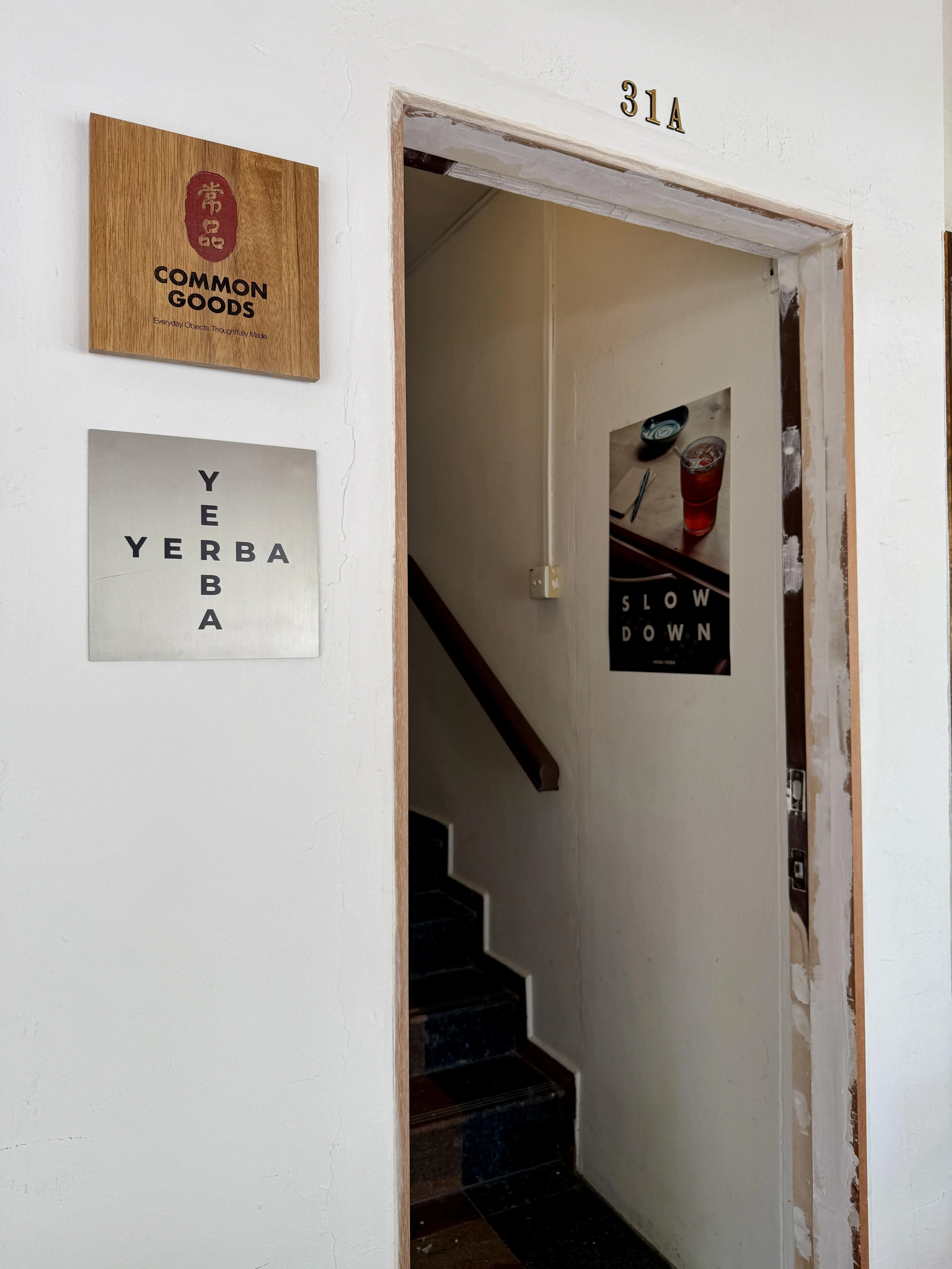 Yerba Yerba坐落在店屋二楼，空间静谧。（陈映蓁摄）