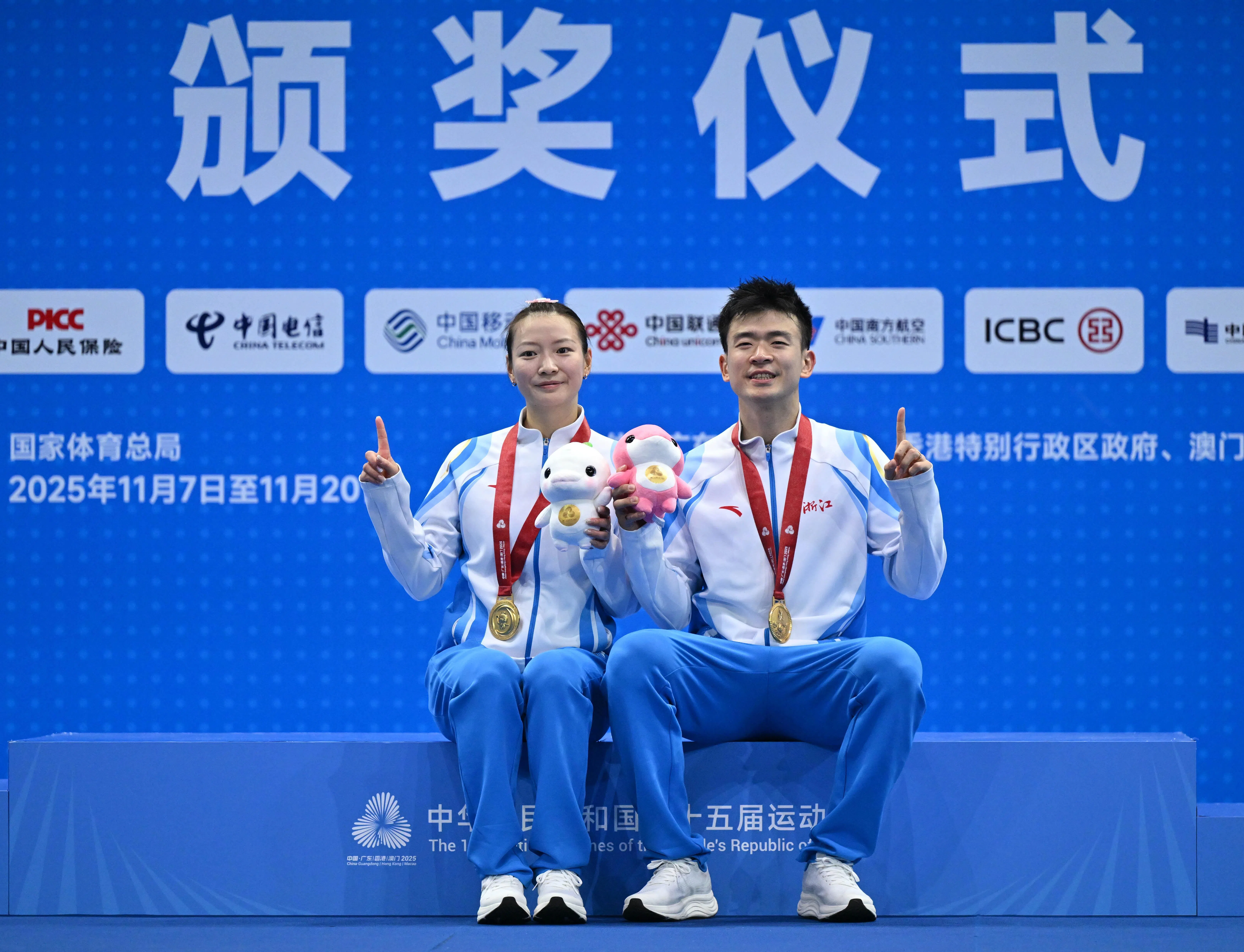 与郑思维参加上届全运会饮恨银牌，黄雅琼（左）这次终于赢得全运会冠军。（新华社）