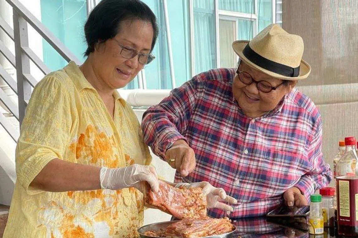 林益民（右）与太座将一起到日本探望长女，两老平时以下厨为乐。（档案照）