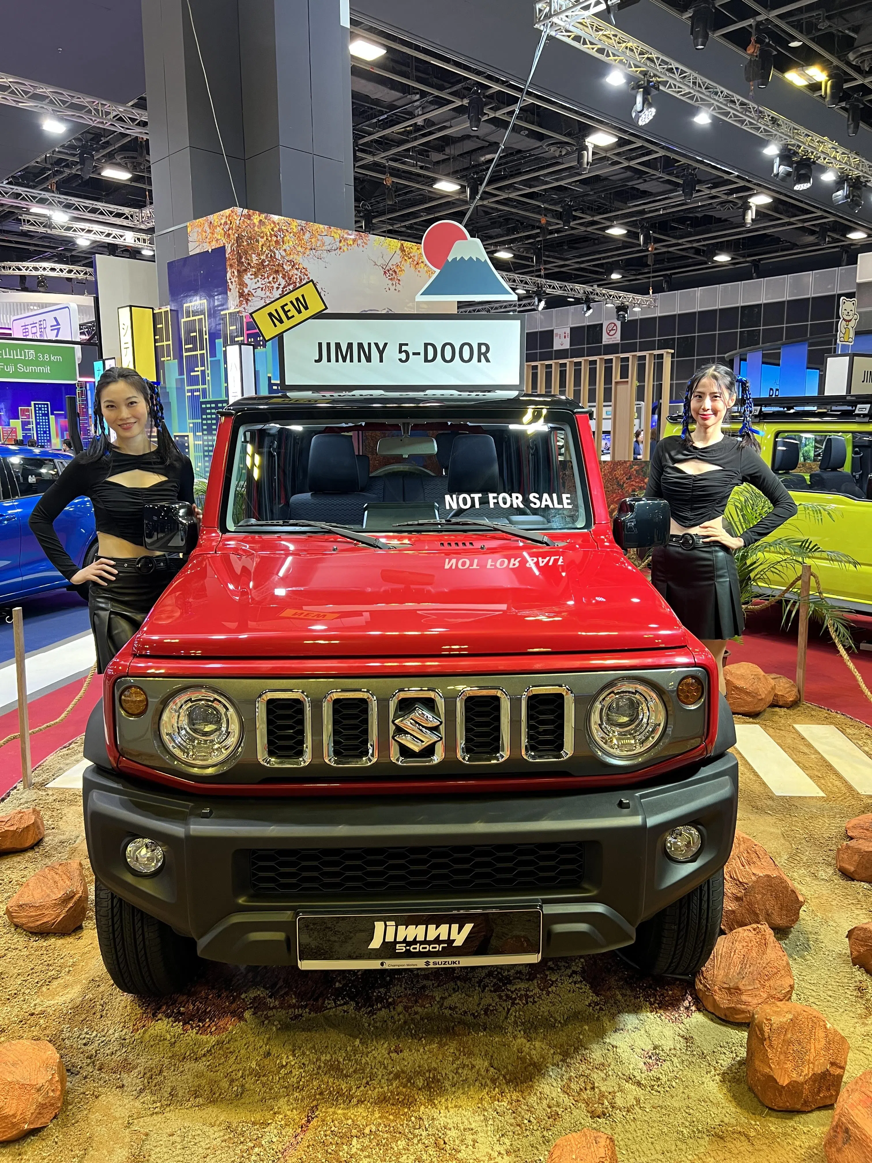 铃木首次在本地展示五门版Jimny小型越野车。（黄少伟摄）