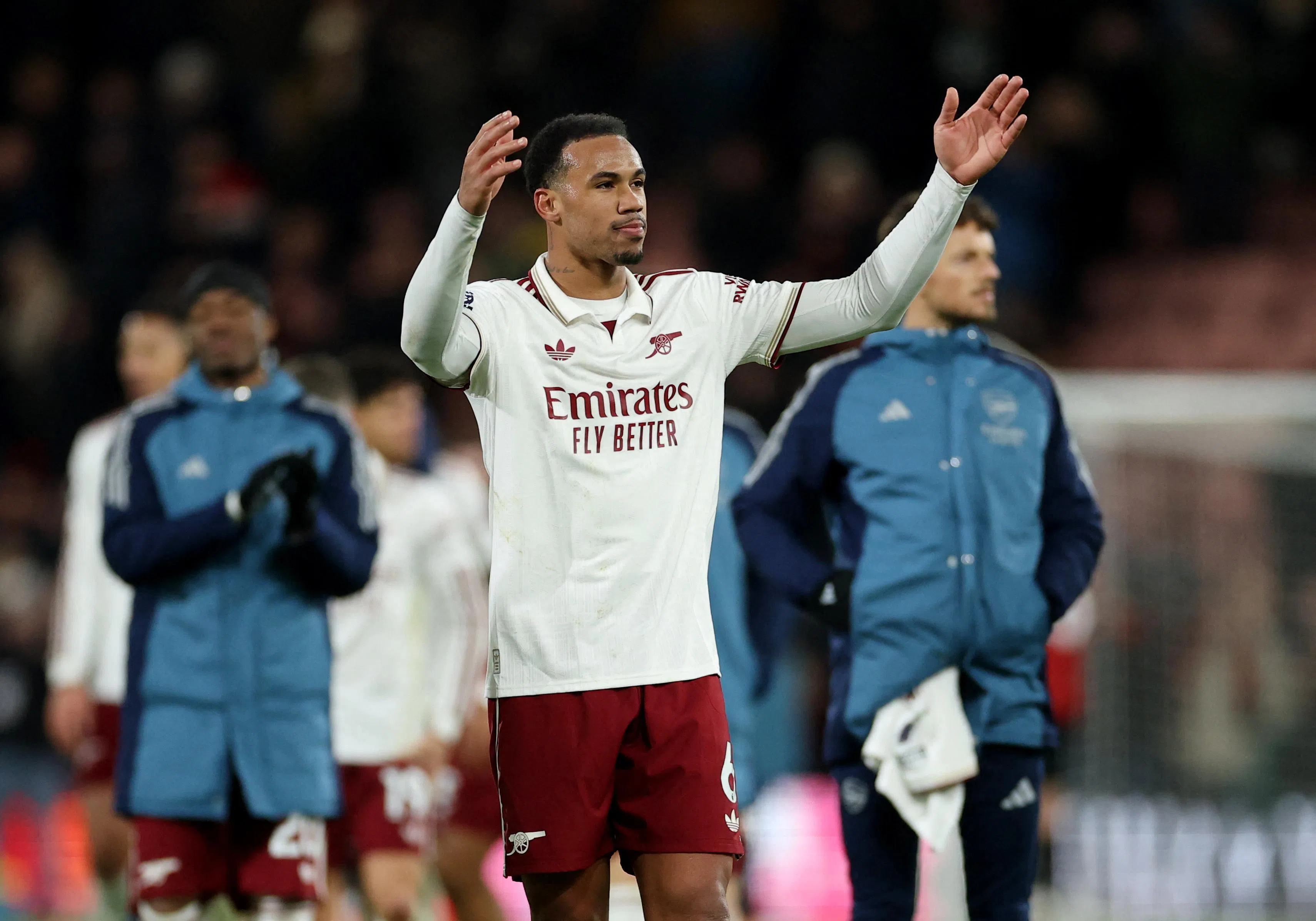 加布里埃尔在犯错丢球后，为球队扳平比分，获得阿特塔的称赞。（路透社）