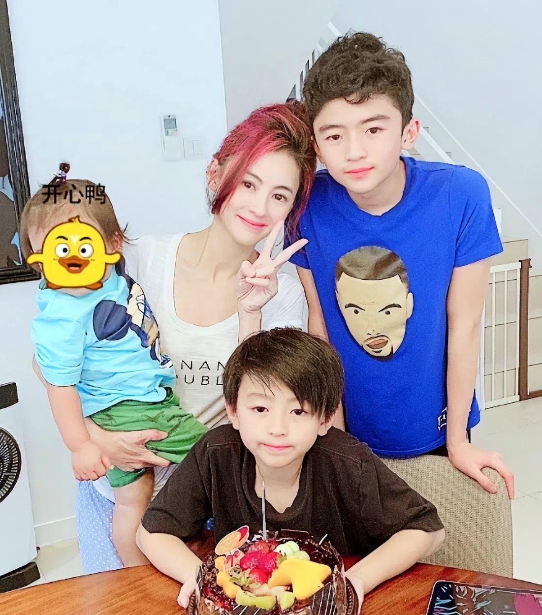 张柏芝育有三子，长子谢振轩（Lucas）转眼已经17岁。（互联网）