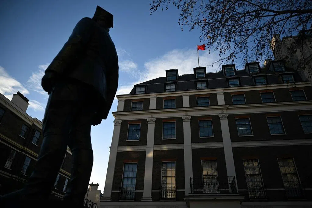 英裁定两人涉为中国监视港异见人士有罪 北京斥政治闹剧