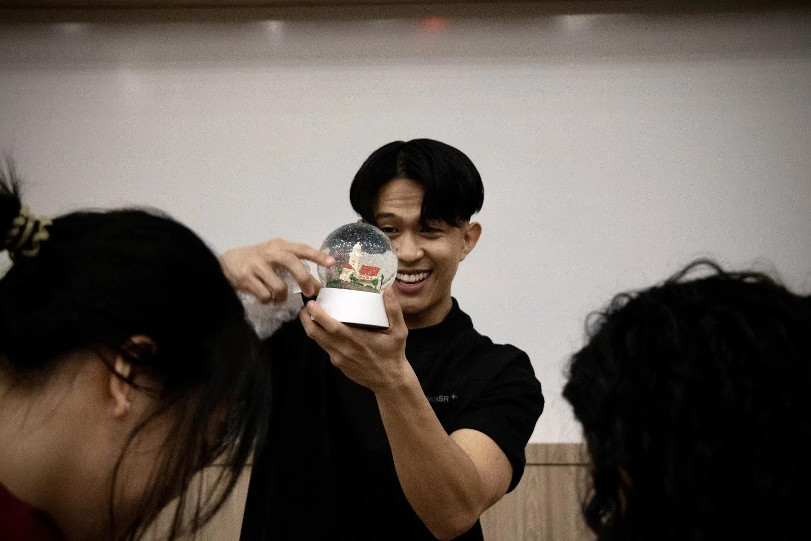 自媒体创作人谭铭恩分享自己在创业历程中遇到的瓶颈、突破及未来发展方向。（华中影音学会提供）