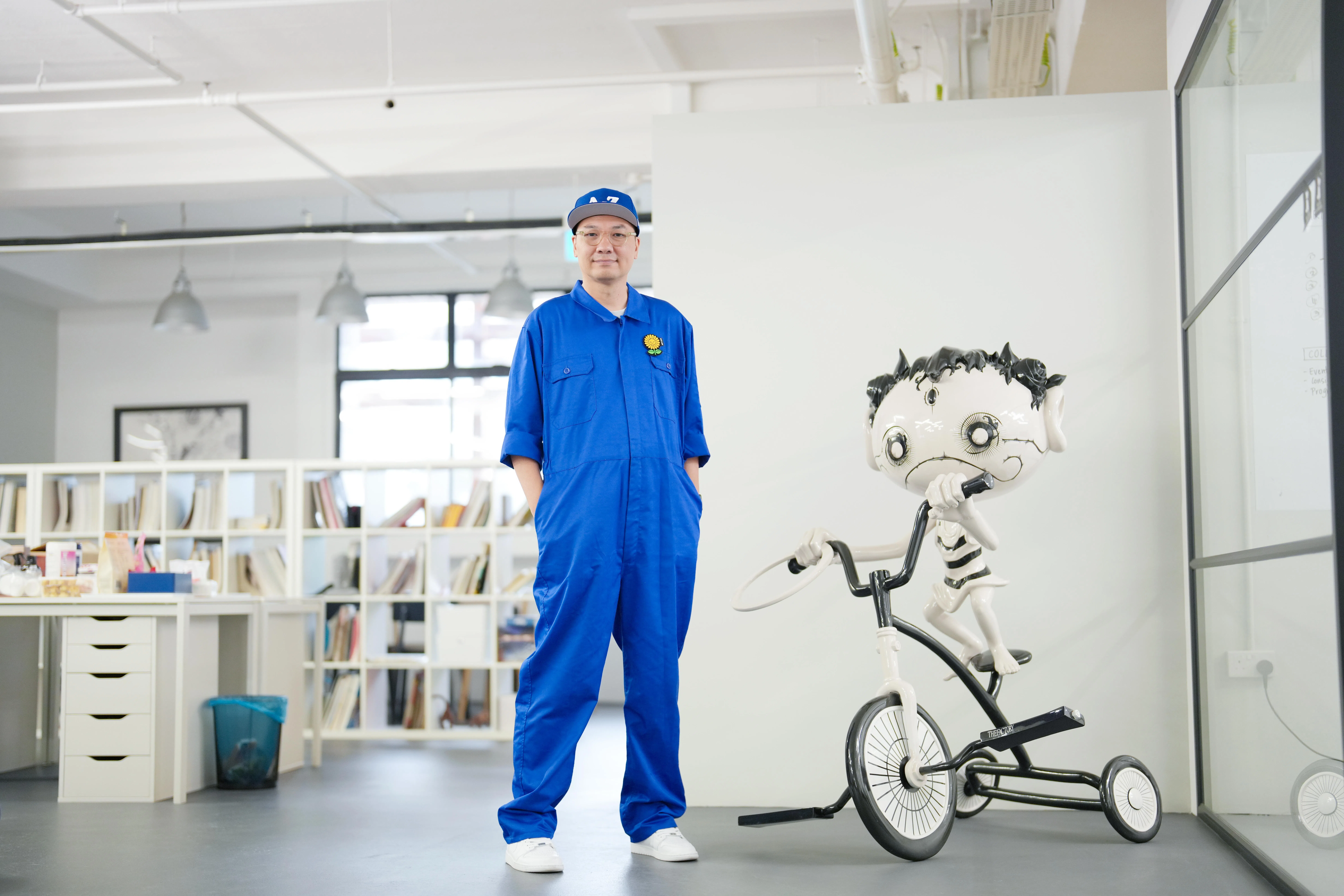 Phunk版本的哪吒不踩风火轮，改骑脚踏车。（何家俊摄）