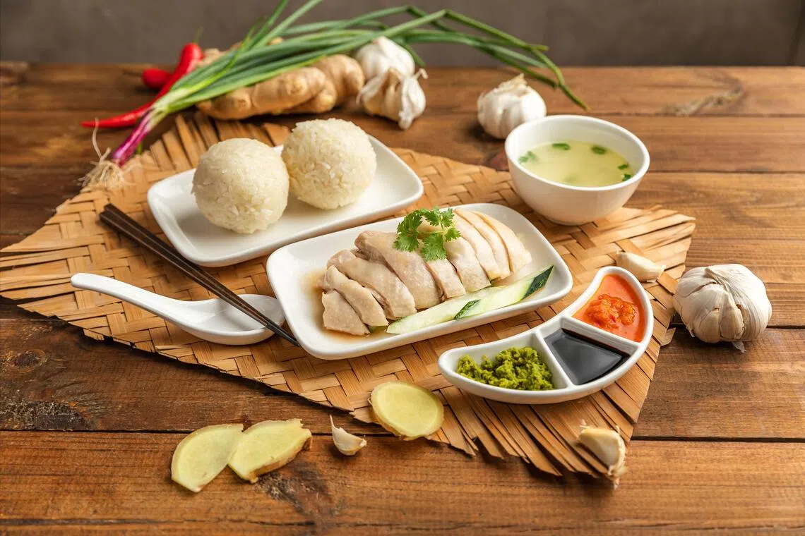 新瑞记的传统鸡饭球有古早味。（餐馆提供）