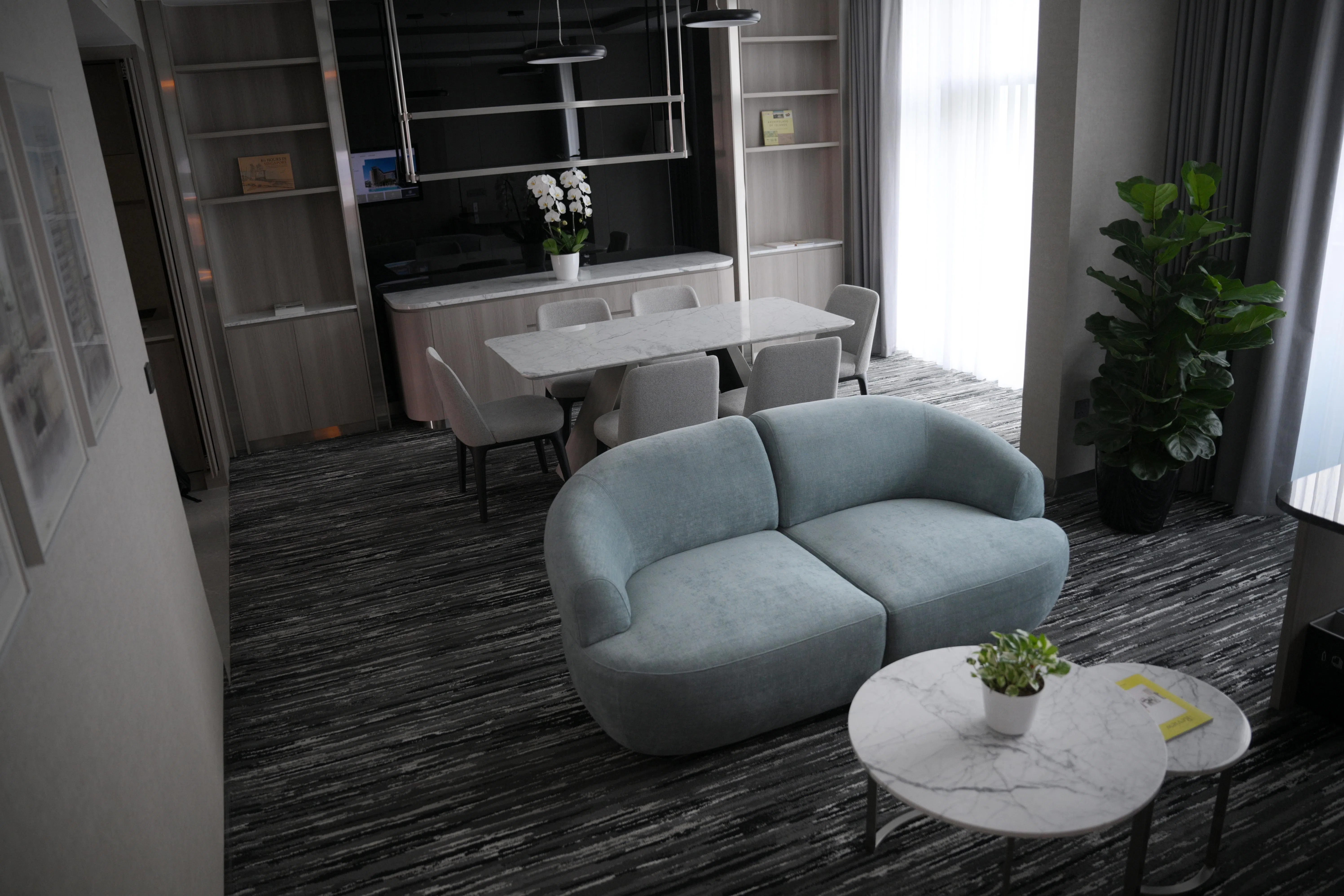 套房带饭厅、卧室、衣帽间和配有浴缸的厕所。72平方米的面积，差不多和三房式组屋单位一般大。（海峡时报）