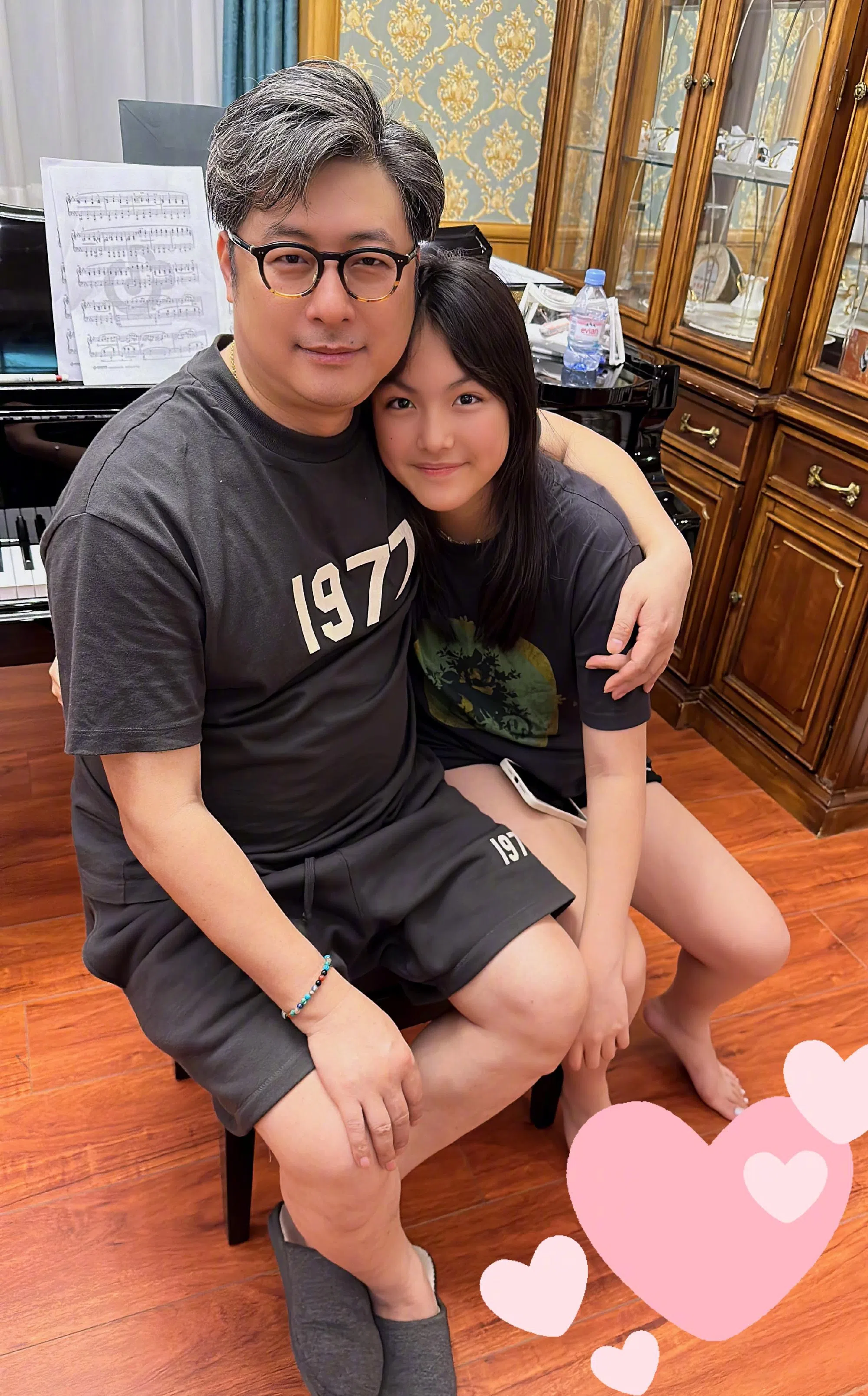 王岳伦和女儿王诗龄。（取自艺人微博）