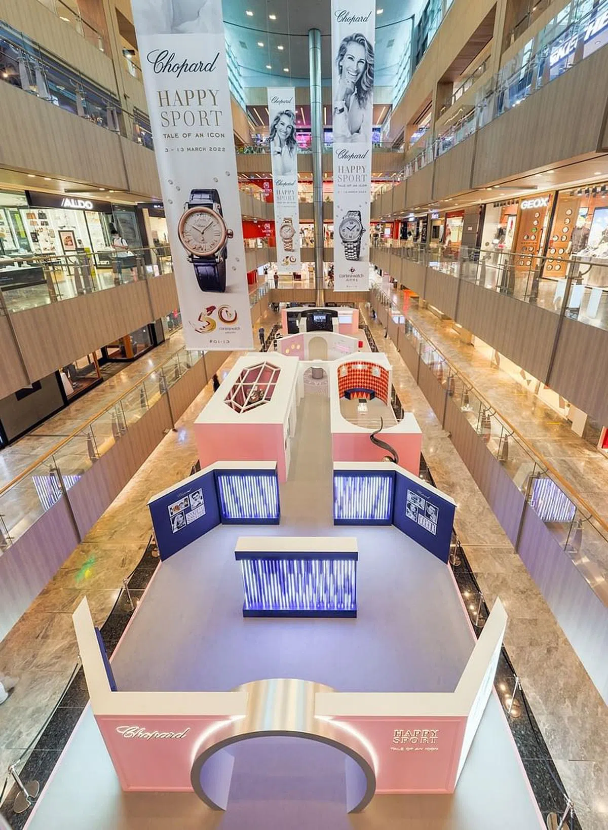 萧邦与高登钟表今年3月在百利宫联办“Happy Sport-Tale of an Icon”展。（图/高登提供）