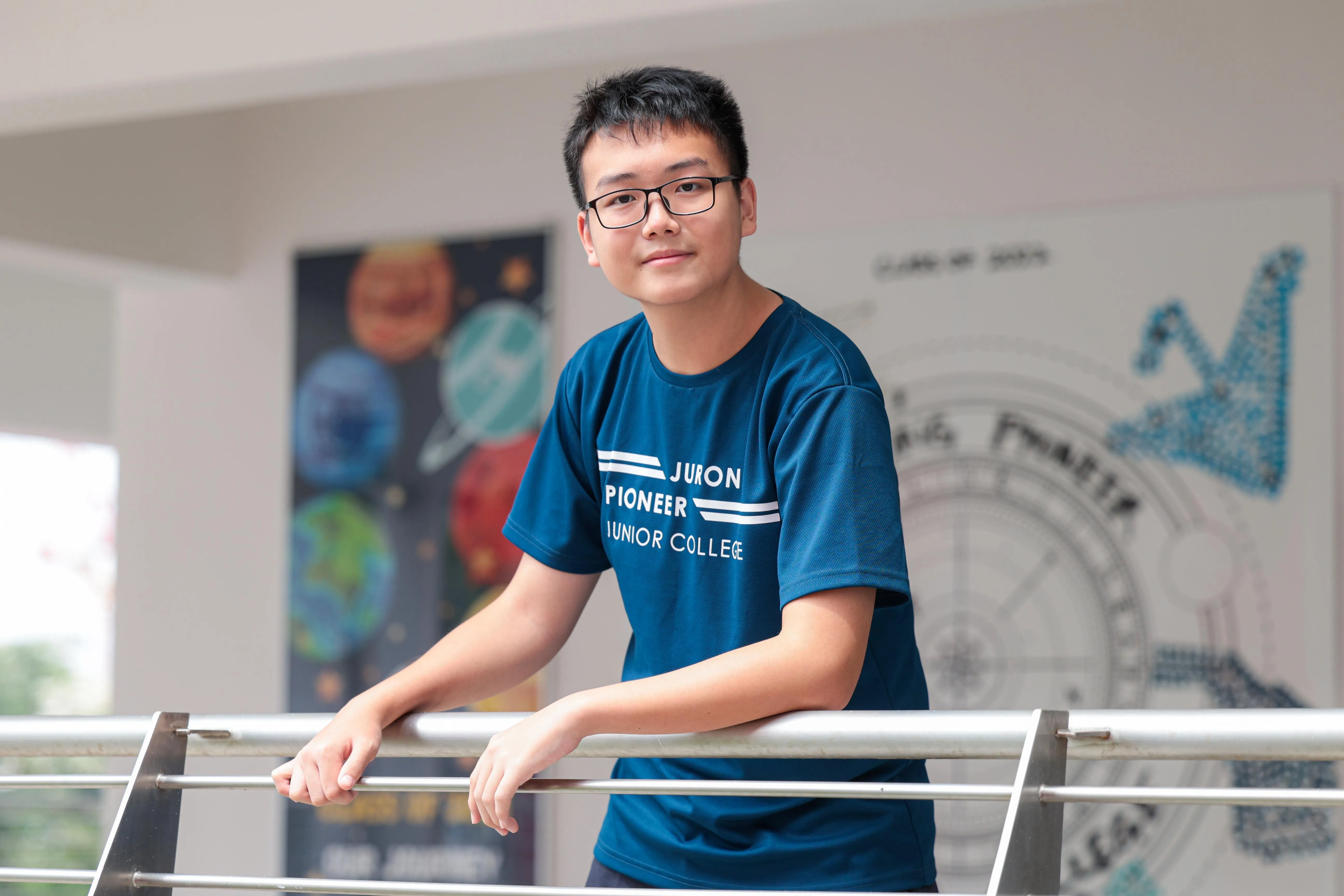 陈彬彬中学时期曾参加过“新空下”音乐分享会，时隔几年再次听到现场演奏的新谣歌曲，觉得听歌时的心境产生了变化。（李冠卫摄）