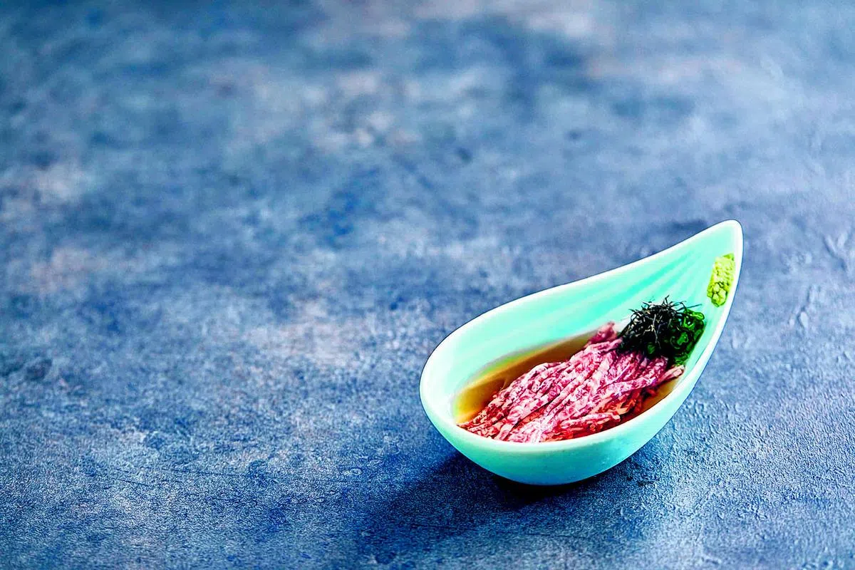 Yakiniquest切成细丝的和牛面条。（照片由餐馆提供）