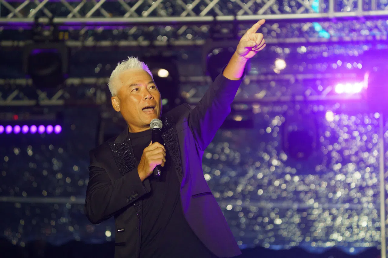 巫启贤压轴出场，带来《遗忘过去》《那一段日子》等金曲。（弹唱人提供）