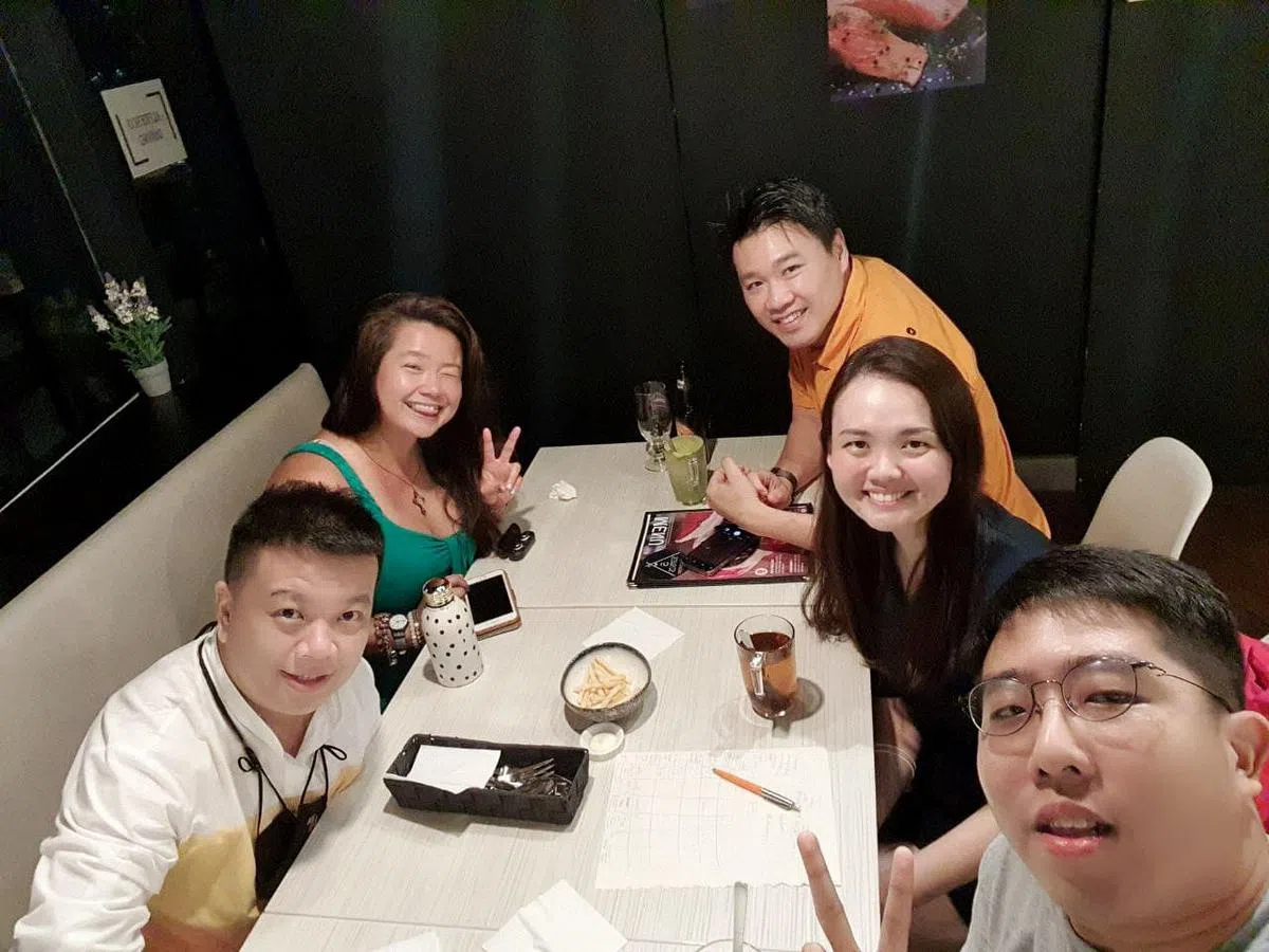 花俪庭加入行动联盟后，认识了志同道合的人，为同样的理念一起努力。（摄于社交活动人数收紧前）（图/受访者提供）