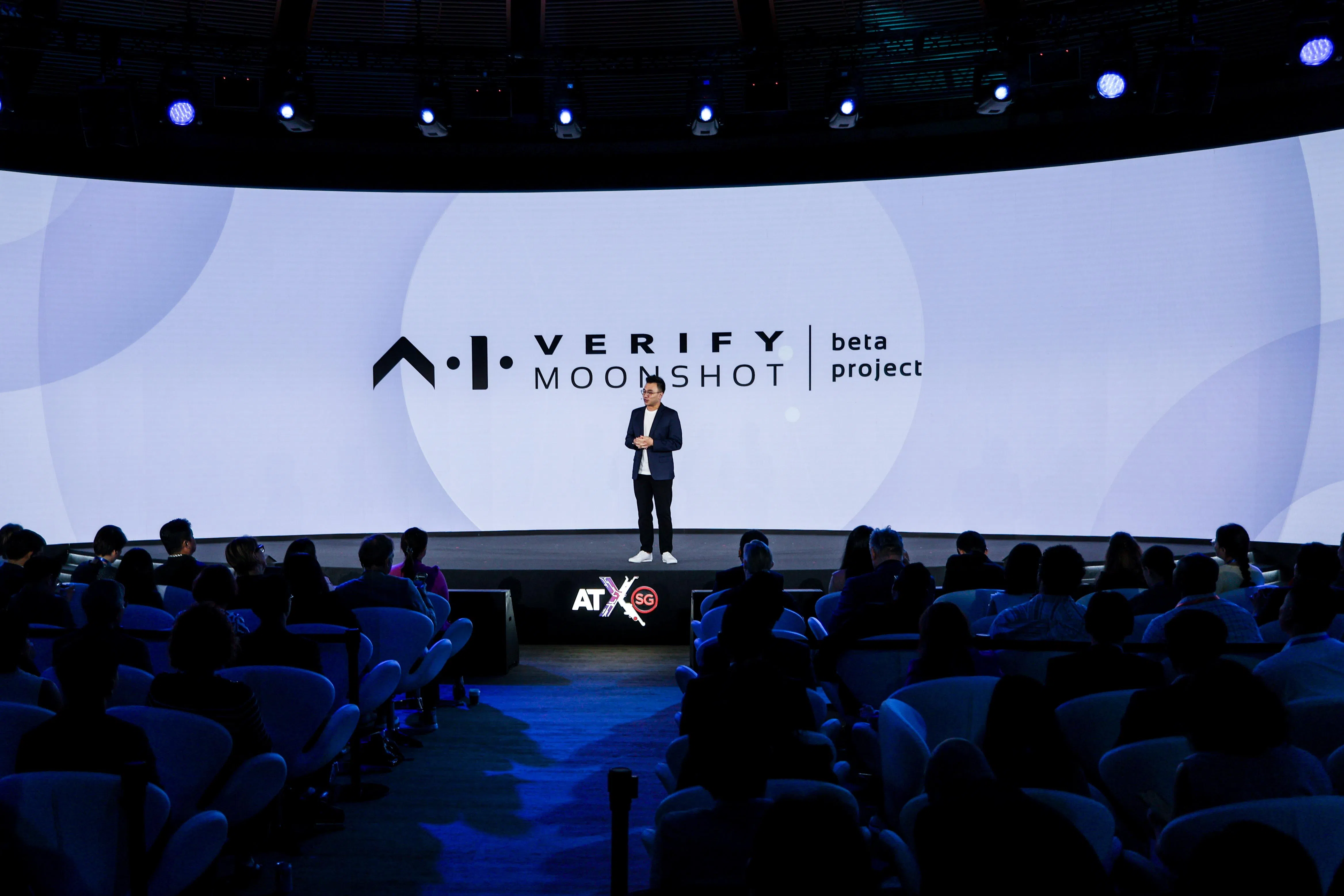 今年5月31日，资讯通信媒体发展局商业科技组合副组长郑钧元在“登月计划”发布会上指出，这个测试工具能识别并评估可能出现的、具有新加坡本地特色的不雅词汇等。（档案照片）