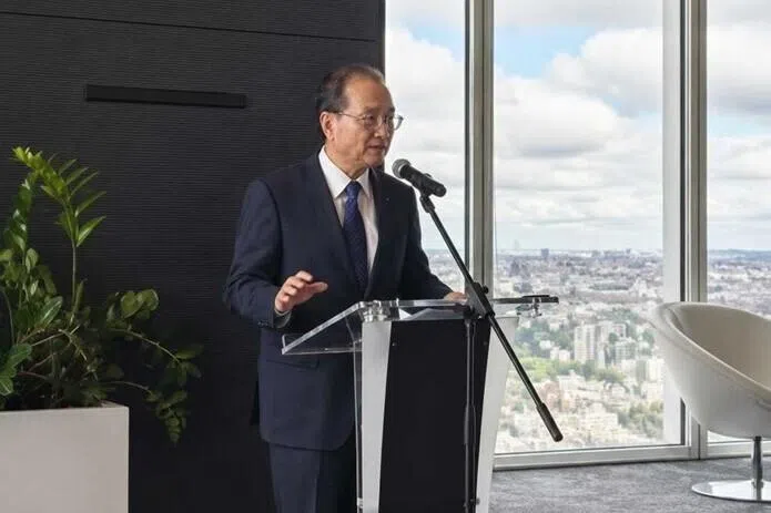 中国驻法国大使邓励在一场论坛上说，中欧当前在经贸问题存在分歧，但相信可通过对话协商妥善处理。
