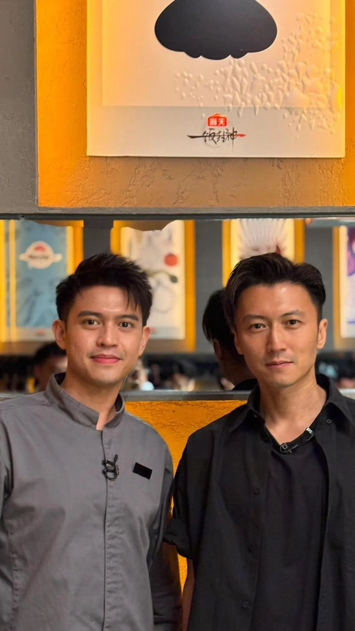 叶健楷（左）和《一饭封神》评审之一的谢霆锋。（受访者提供）