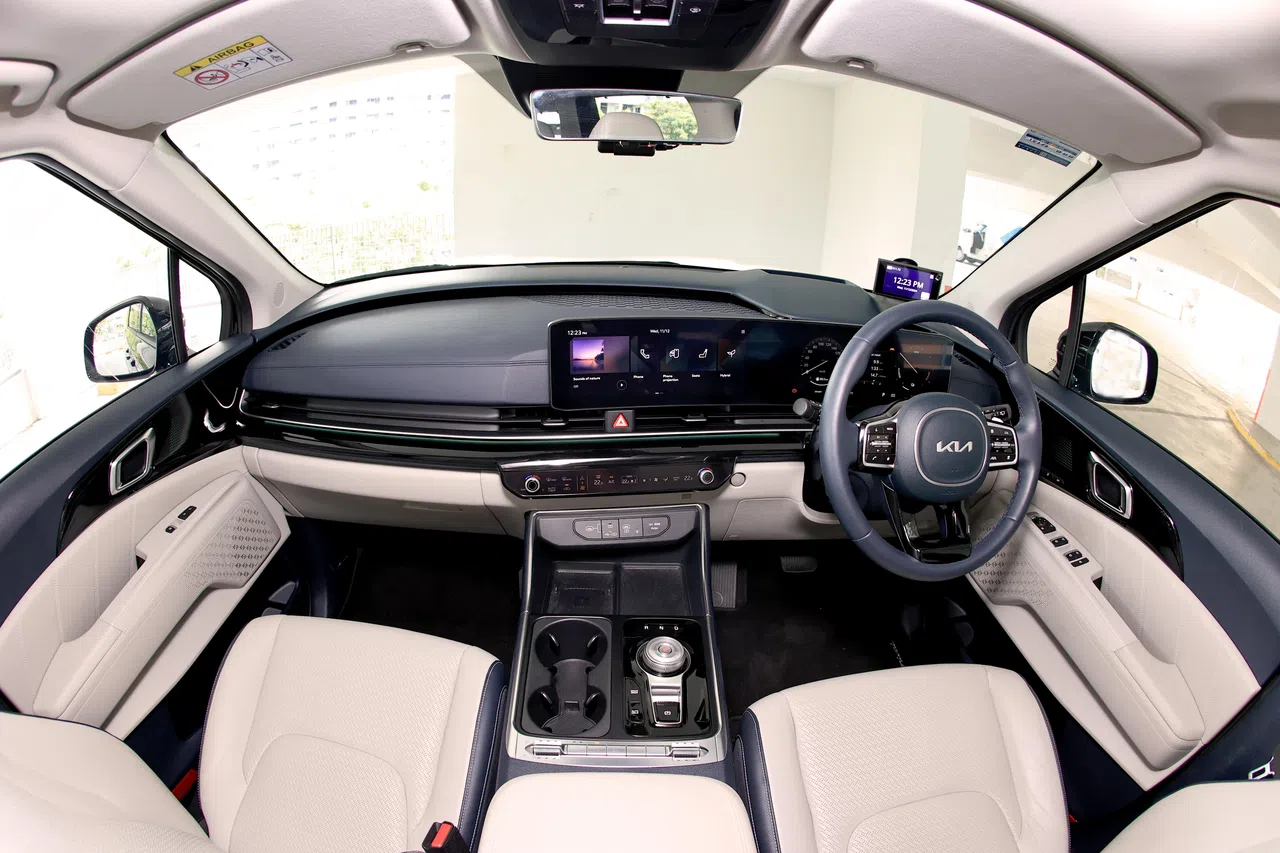 内饰布局简洁大气，充满科技感。（周国威摄）