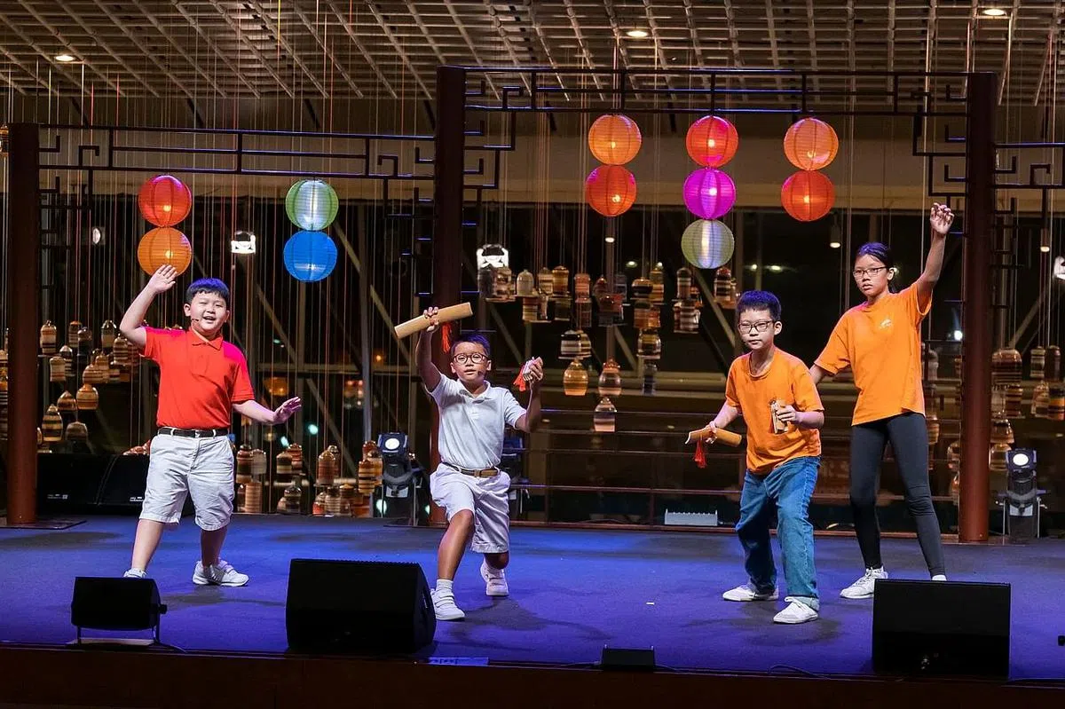 青少儿广播演艺组新秀的相声小品带来笑声连连。（主办单位提供照片）