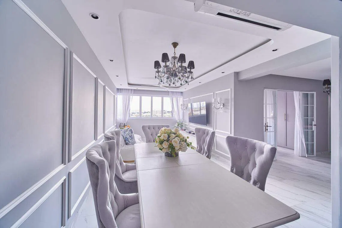 用餐区有欧式风格的高背椅。（Free Space Intent）