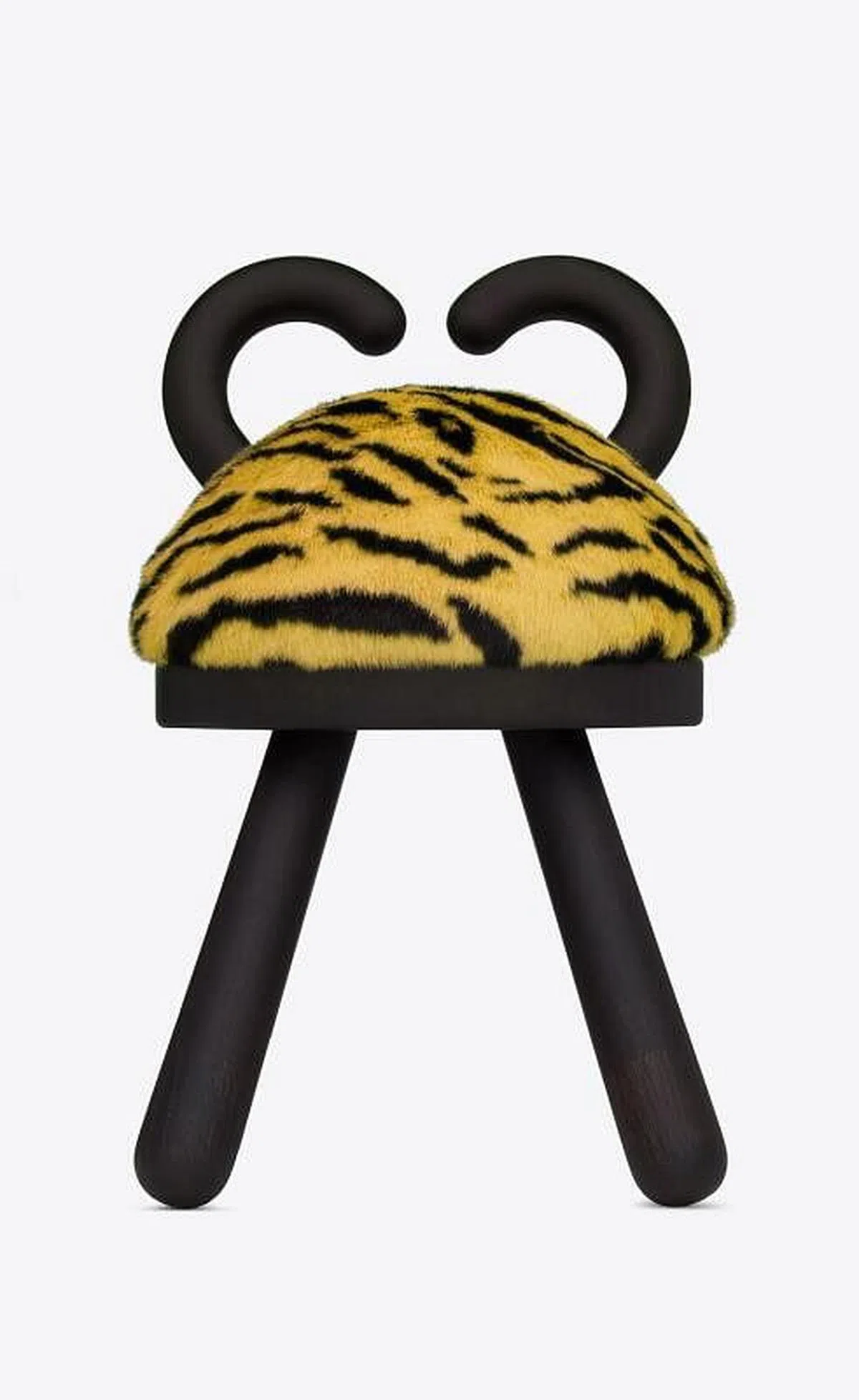 巴黎时尚品牌圣罗兰和丹麦家具商EO合作推出的虎纹凳。